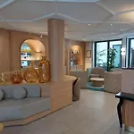 Mercure Paris Arc De Triomphe Wagram